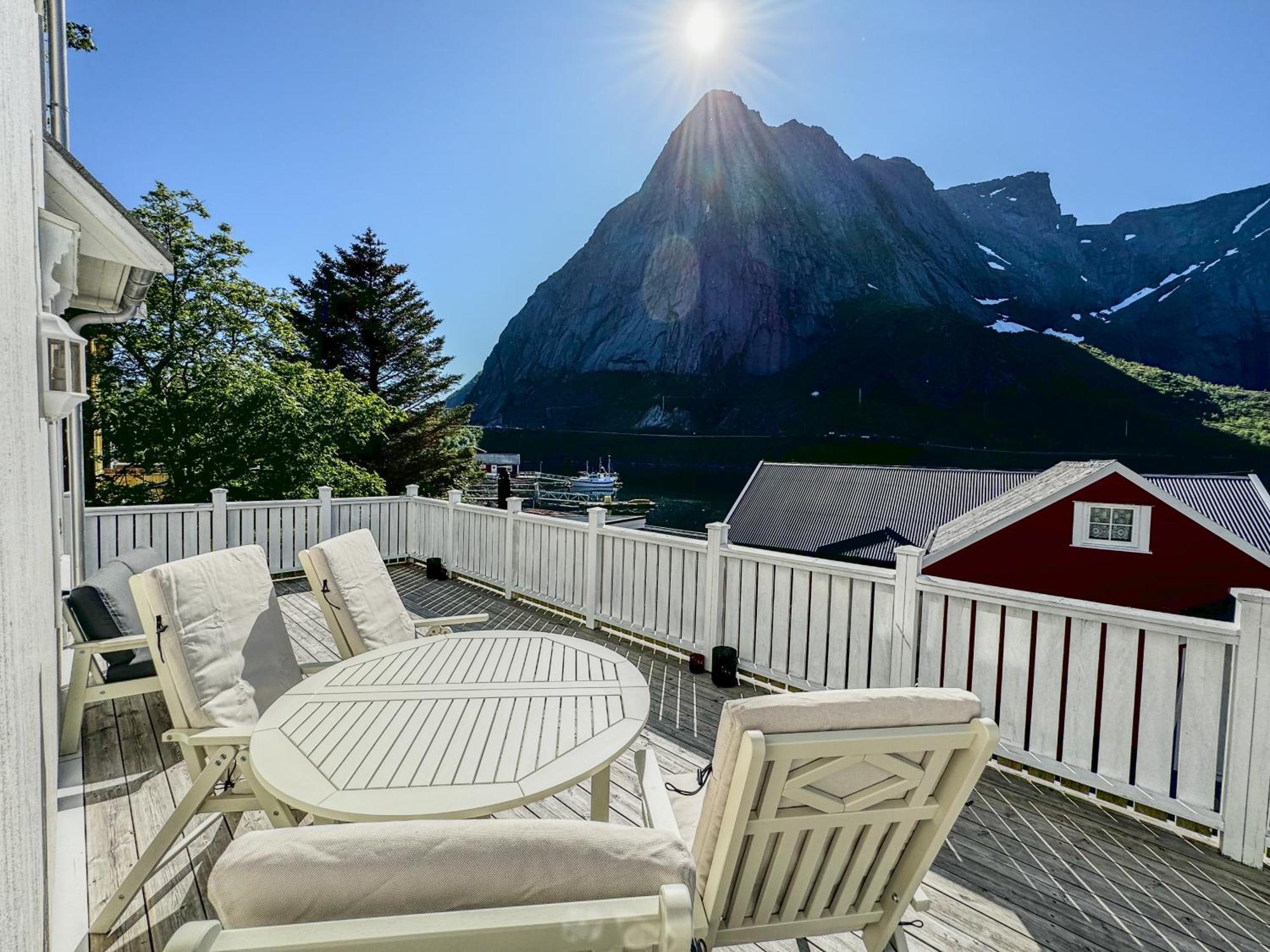 Husly Reine - Your Home With Reinebringen View Exterior photo